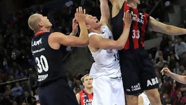 Caja Laboral disfruta de su victoria más cómoda y hunde a Unicaja (90-68)