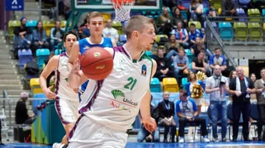 Unicaja sufre en Frankfurt, pero gana y se clasifica para el Top 16 de la Eurocup (78-84)