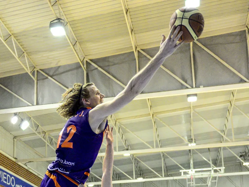 Swing ejerce de Jordan para anotar 42 puntos (48 val.) y doblegar al Leyma en la prórroga