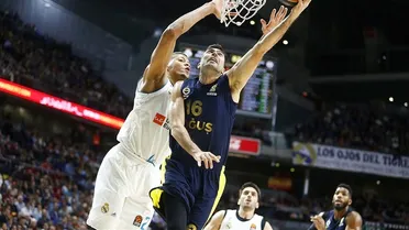 Kostas Sloukas y el lanzamiento exterior pueden con el Real Madrid a domicilio (83-86)