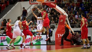 Unicaja se rehace del golpe de la Copa. El Chacho, excelso en otra victoria blanca