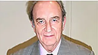 Eduardo Portela renueva hasta el curso 2009-10