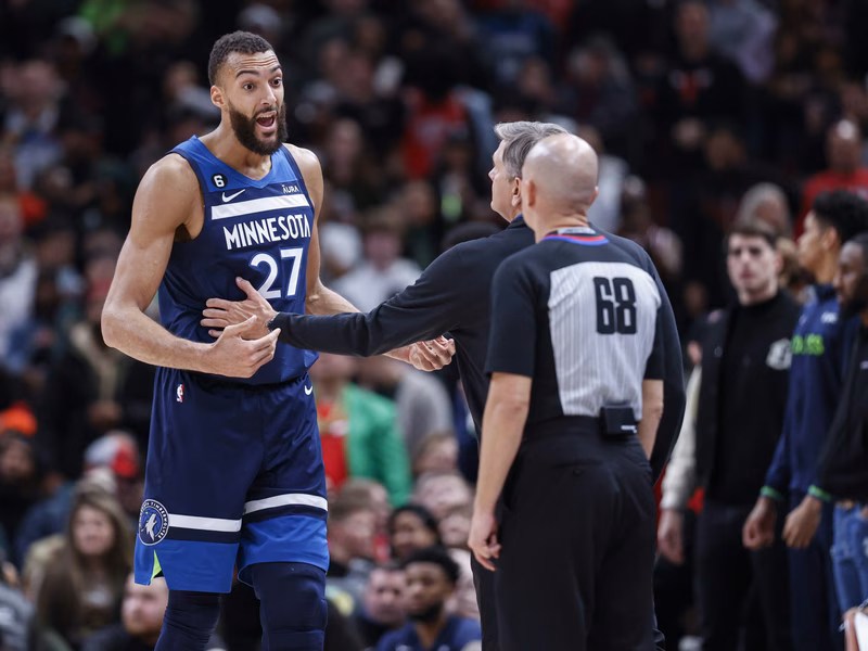 Rudy Gobert y su tremenda rajada sobre los árbitros NBA: “es una m****a”