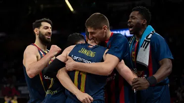 ‘Carácter Baskonia’ para remontar y seguir vivos (73-72)