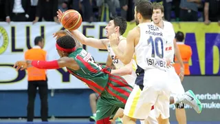 Fenerbahce pierde el primer punto ante Karsiyaka, ¿gracias a un flopping de Dixon?