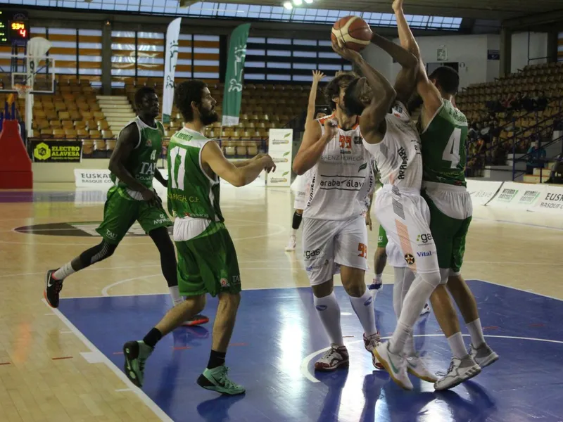 Araberri debuta en LEB Oro a lo grande. Breogán, primer líder de la temporada