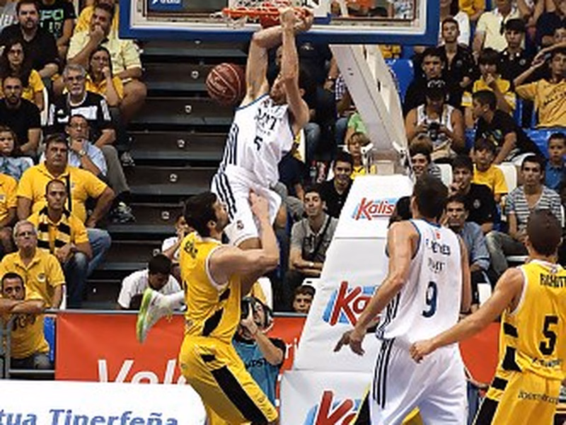 Real Madrid bate en la <i>foto finish</i> al CB Canarias (86-88)
