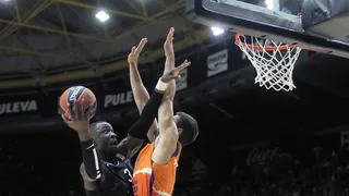 Tonye Jekiri, el nuevo gigante llegado de Nigeria