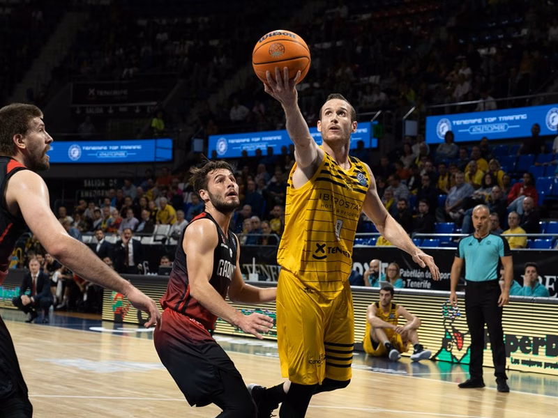 Iberostar Tenerife se marca un pletórico final para seguir invicto en la BCL (69-67)