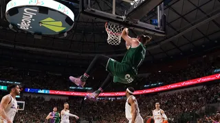 La falta que valía un liderato ACB: “La camiseta aguanta agarrones”