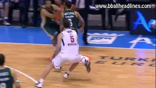 Kruno Simon cae lesionado tras chocar con el árbitro ¿Mala suerte o mala colocación?