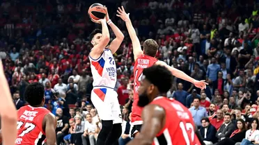 Micic sobre la bocina da una nueva final de Euroliga a Efes