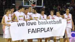 España se planta ante la FIBA. Luis Guil: “La pancarta ha sido una propuesta de los jugadores”. Cebrián y Sáinz de Aja nos dan su opinión