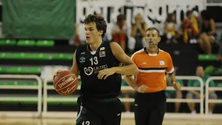 Las perlas Van Oostrum y Diop jugarán en el primer equipo del Laboral Kutxa