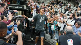 ¿Correspondió Victor Wembanyama al hype en su debut como lo hicieron Duncan y Robinson?