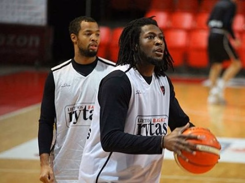 El Betis corta repentinamente a Taylor Brown