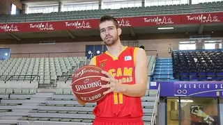 Nemanja Radovic renueva para ser un pilar del nuevo UCAM Murcia