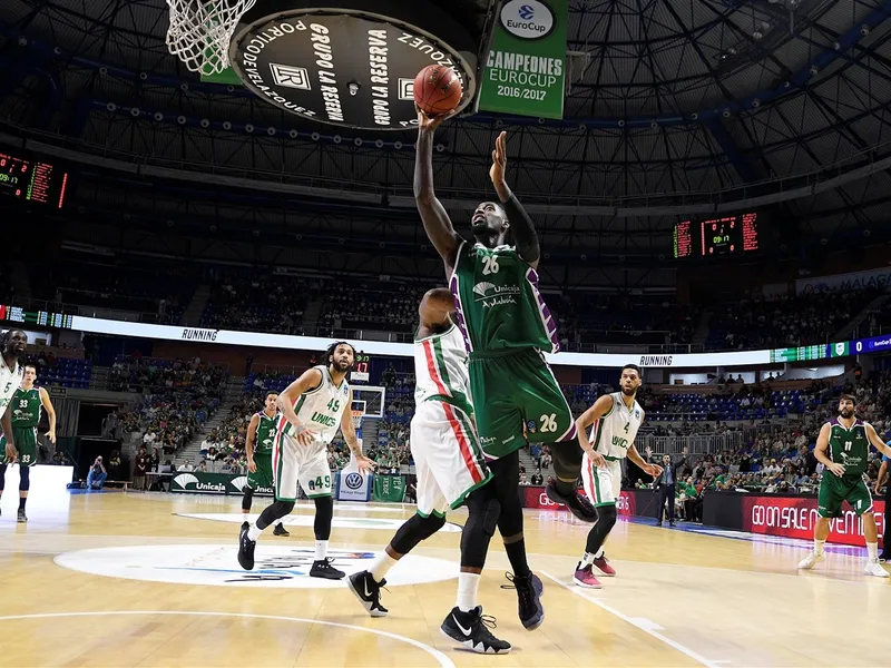 El Unicaja iguala al Kazan en el liderato tras ganar la prórroga (82-80)