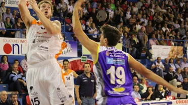 Machada de Oviedo en Palencia. Melilla, único local capaz de ganar. Àlex Llorca, MVP