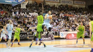 El GBC asalta Lugo al ritmo de Carlson; Peña lidera la remontada del Barça en Ourense