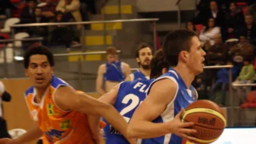 Andorra vence en Riazor y consolida su liderato. Chris Mortellaro, MVP