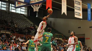 Tofas, 78 puntos en ¡20 minutos! Ugurlu (17 años), luz en la semana negra de Obradovic