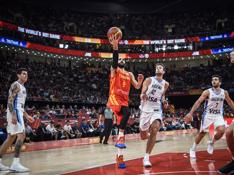 España arrasa en la final de los sueños y la convicción a una brava Argentina (95-75)