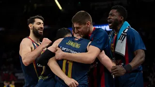 ‘Carácter Baskonia’ para remontar y seguir vivos (73-72)