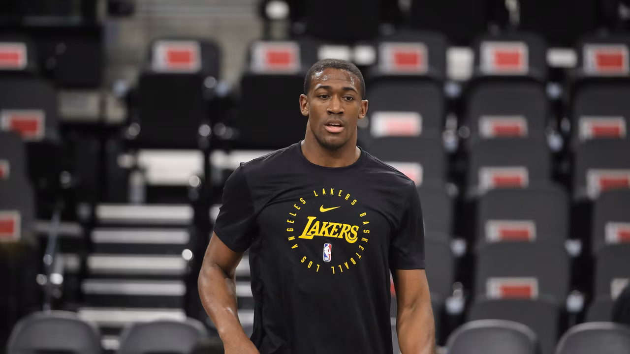 Los Knicks sorprenden: dos ex Lakers en la pelea por un puesto… ¿Quién se queda fuera?