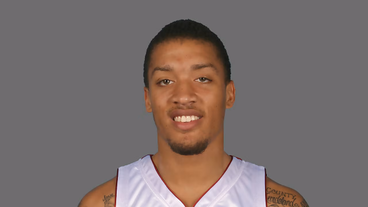 Michael Beasley (Shanghai) y Joonas Cavén (D-League), o marcharse lejos para explotar