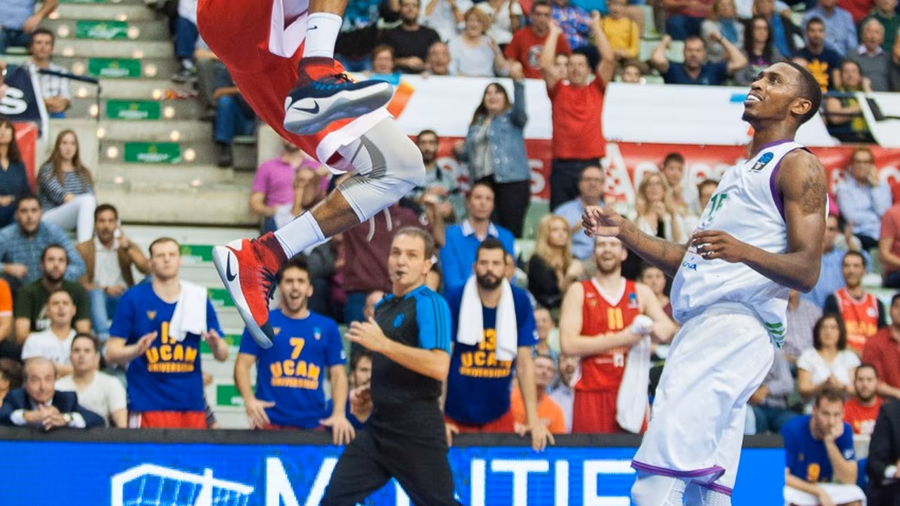 Baron se viste de Campazzo y lleva a UCAM al liderato a pesar del partido de Fogg (83-75)