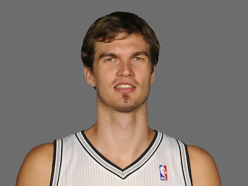 Un Tiago Splitter sano vale por dos