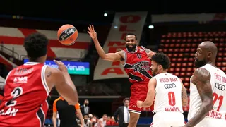 Zach Leday culmina una gran remontada de Armani Milán para poner el 1 a 0 (79-78)