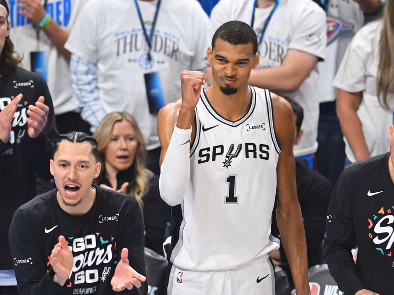 Victor Wembanyama lidera a los Spurs en ambos extremos en el arrollador Game 4 ante el Thunder