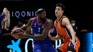 Prepelic sobre la bocina evita la prórroga y da la victoria a Valencia ante Efes (76-74)