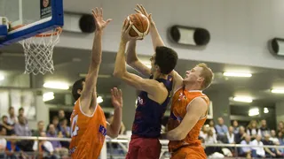 Huesca se estrena y Coruña se afianza en la zona alta. Jason Cain, MVP sin premio