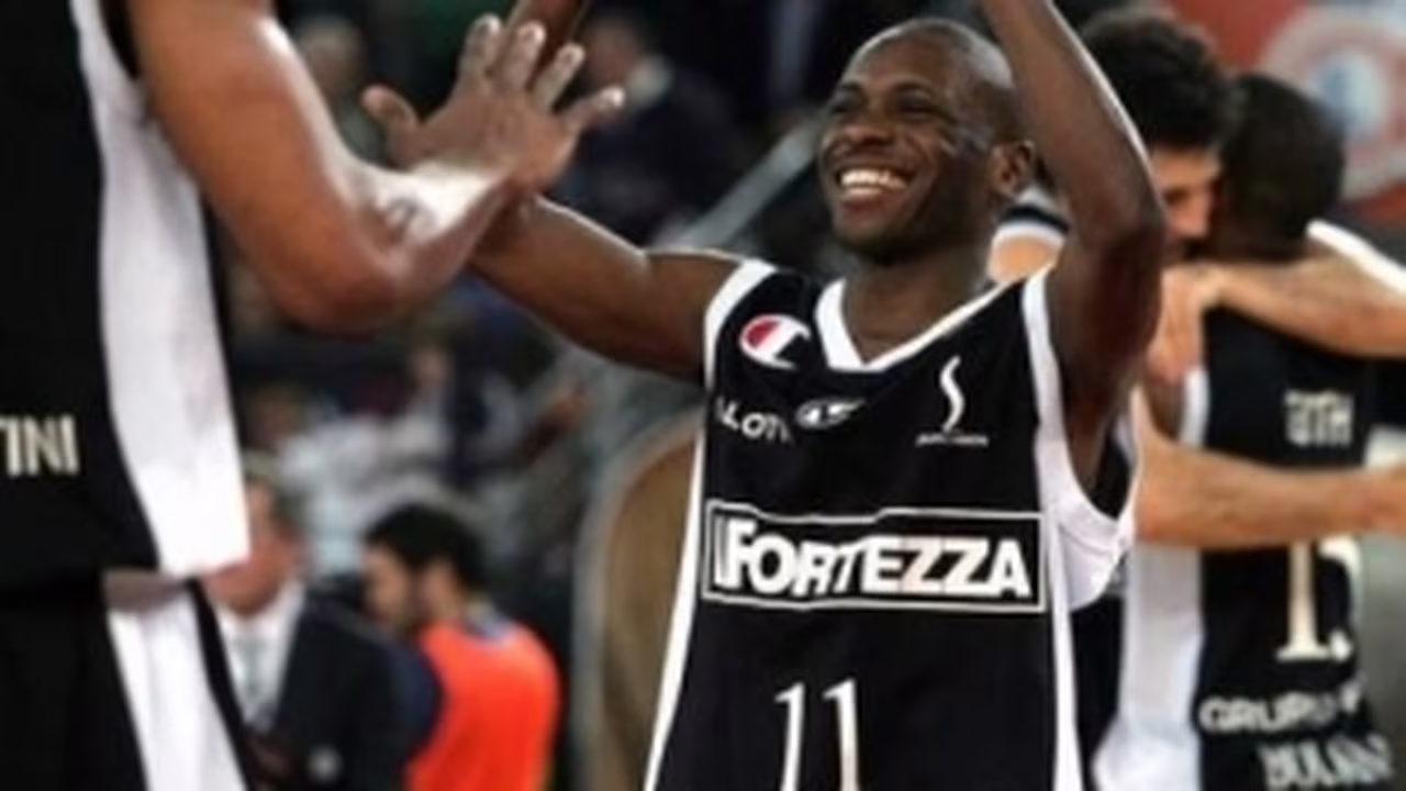 Earl Boykins añadirá electricidad a los pujantes Bucks