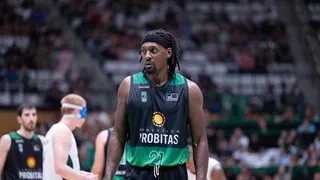 Jarrod Jones sale de Badalona