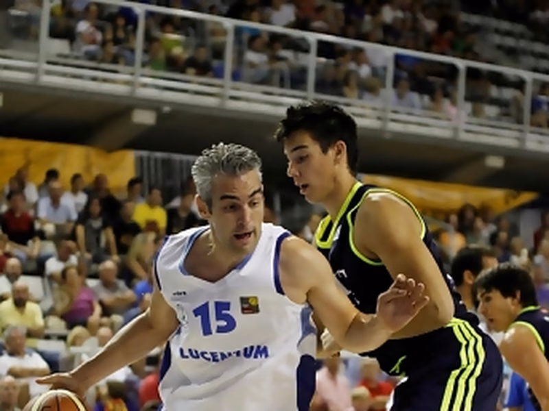 Guillermo Rejón amplia su contrato temporal con el Lucentum Alicante