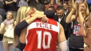 VÍDEO: Andrea Pecile le pide matrimonio a su novia a pie de cancha