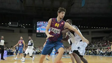 Metamorfosis en el juego interior del Barça Regal. La adaptación de Tomic y Jawai analizada por Xavi Pascual y sus compañeros: “Aún no hemos conseguido la solidez defensiva que teníamos”