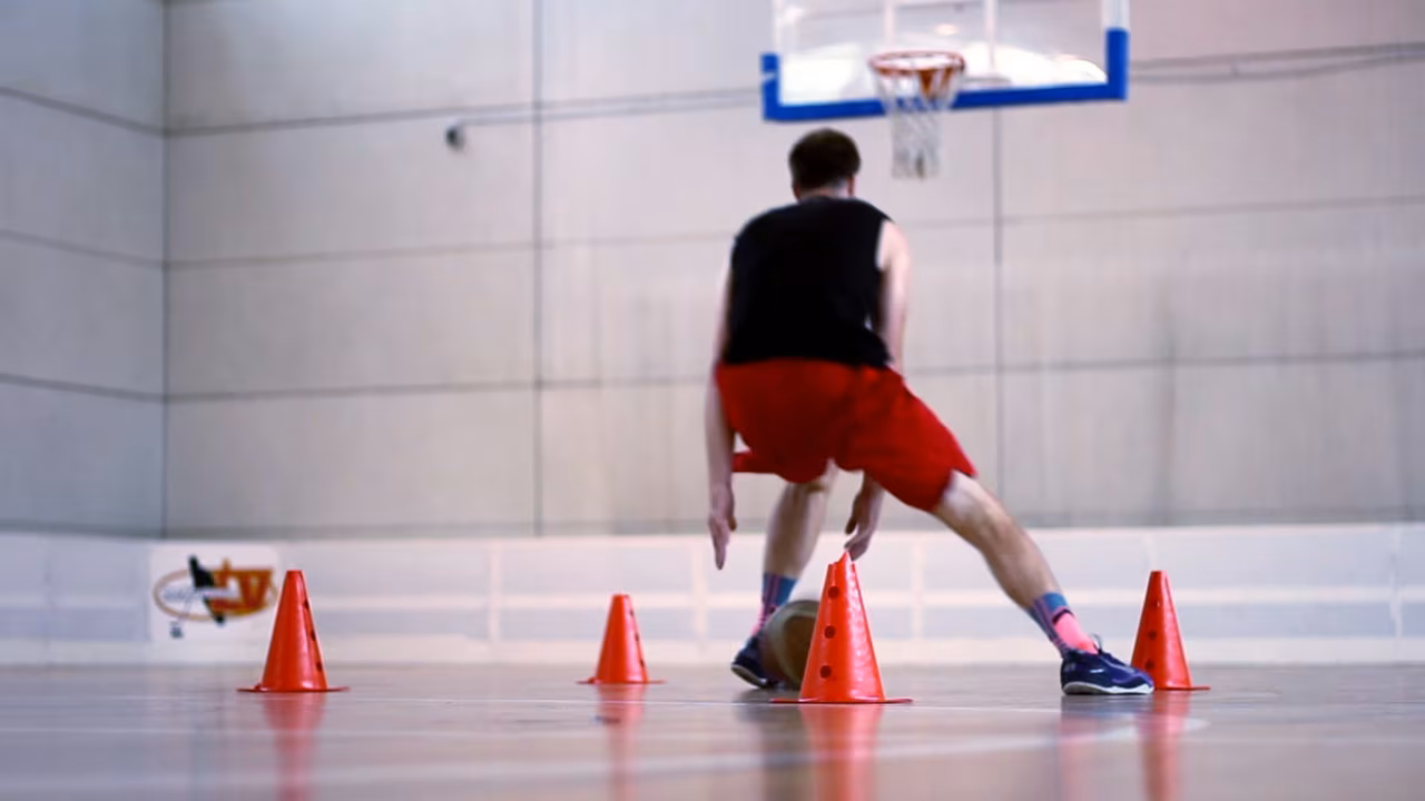 Cómo entrenar la resistencia para el  baloncesto