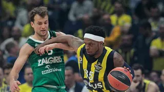 Dixon no deja lugar a la inexperiencia y lleva al Fener a su tercera final consecutiva