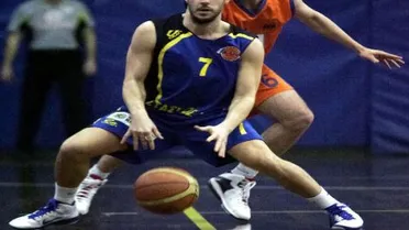 ¡A Felipe Reyes le sale un competidor en Grecia!