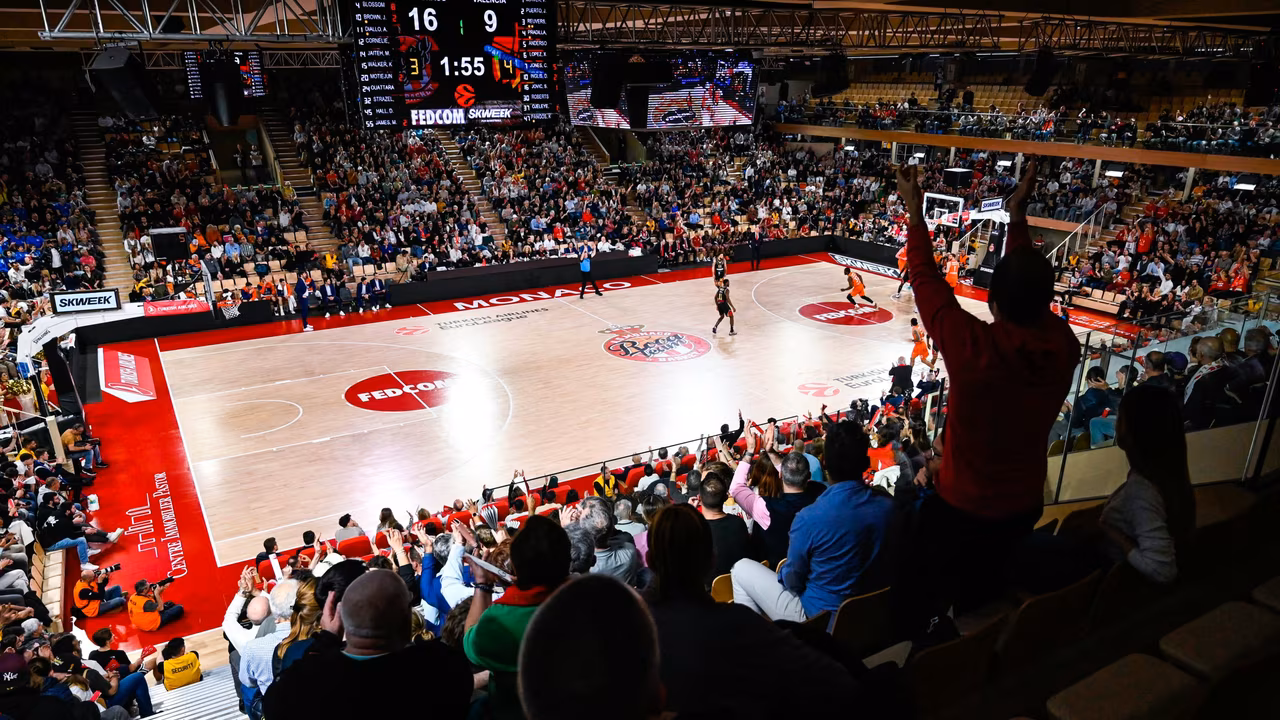 La tremenda pitada de la Fonteta tras el descalabro histórico ante ASVEL