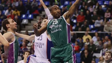 Toolson sentencia al Anadolu Efes con un triple sobre la bocina (93-90)