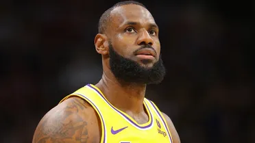 ¡Abran paso al rey! Nadie jamás jugó más minutos en la NBA que LeBron James