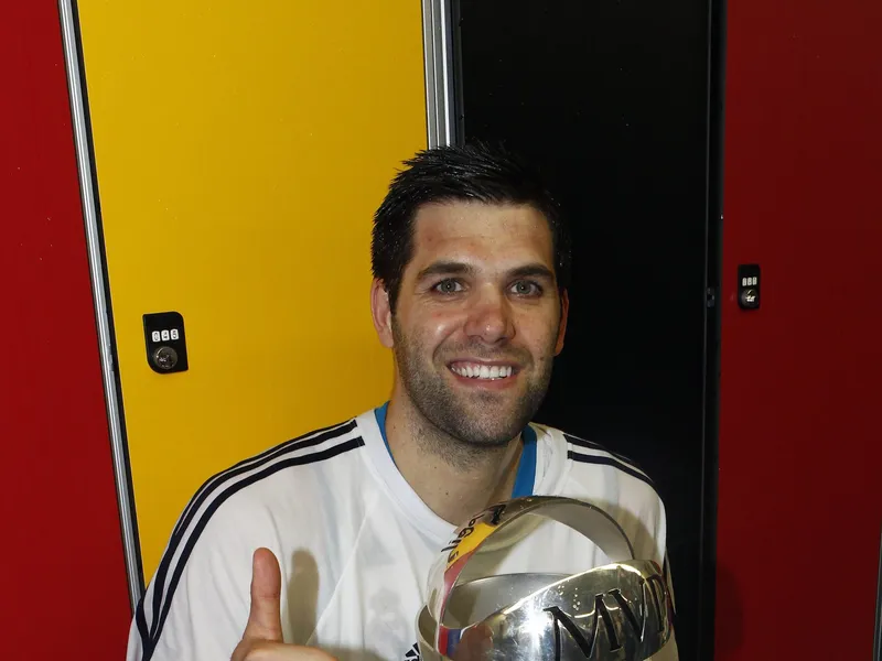 Felipe Reyes, de blanco hasta 2015; Oriola no seguirá en Manresa