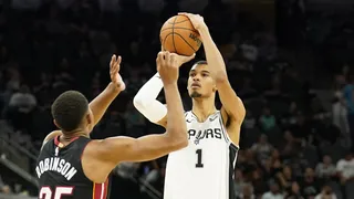 Wembanyama ya domina: su primer partidazo en la NBA