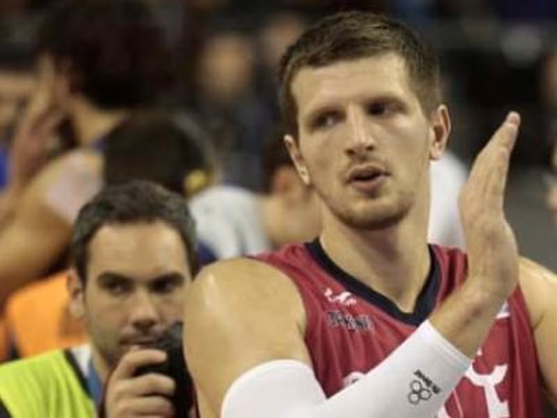 Adiós a las canchas de Mirza Teletovic, el hombre que dio su corazón por el baloncesto